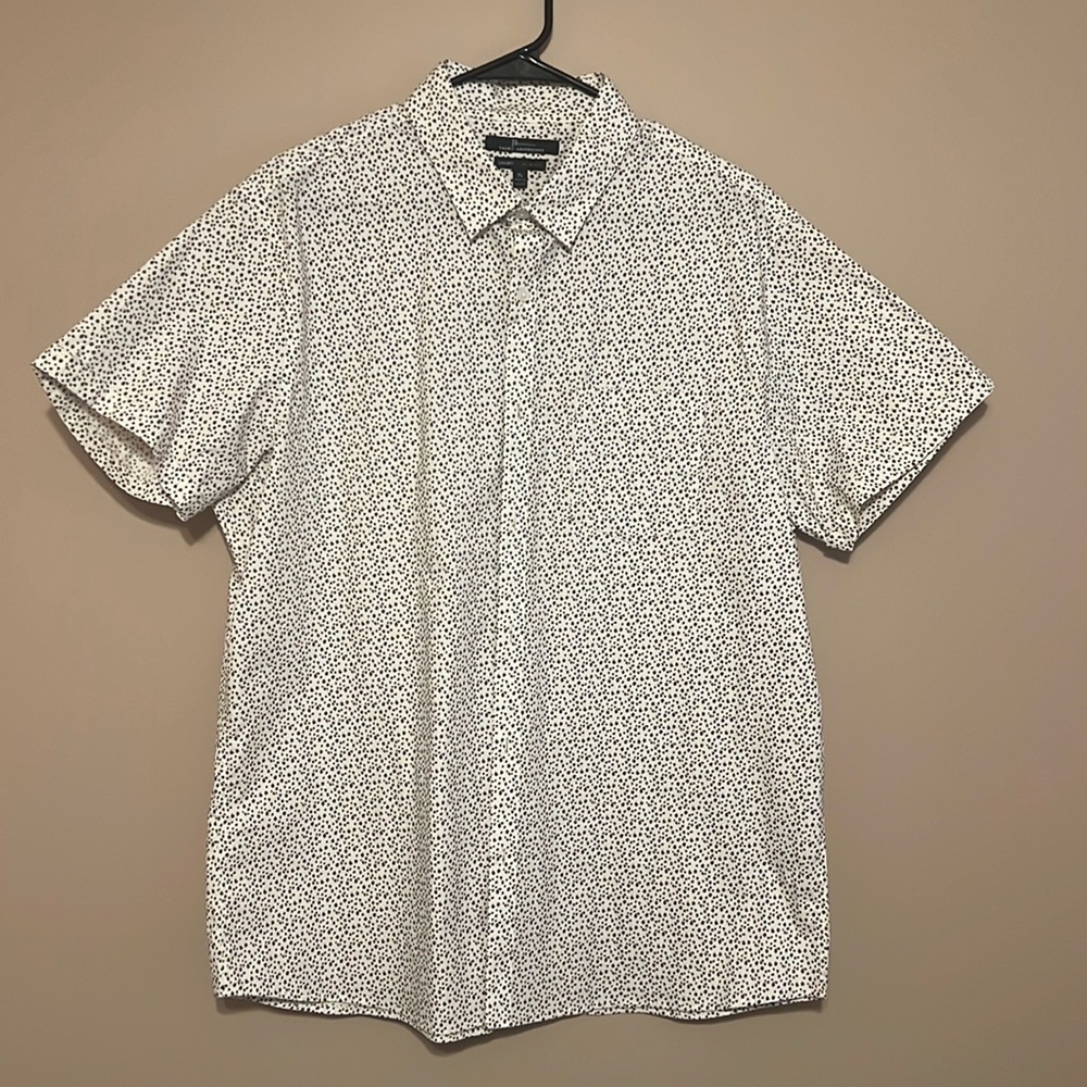 Men’s short sleeve dress shirt - like new - Slim Fit XL